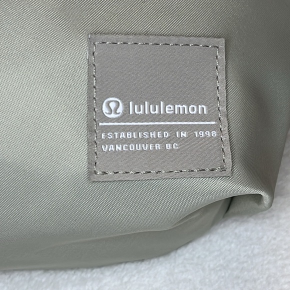 Lululemon All Day Essentials Belt Bag Raw Linen/White Opal 2.5L NWT 3 way carry - Picture 6 of 14
